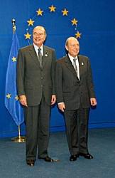 Conseil européen - le Président de la République salue M. Costas Simistis, président grec du Conseil européen..