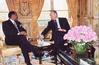 Entretien du Président de la République et de M. Joaquim Chissano, Président de la République du Mozambique.