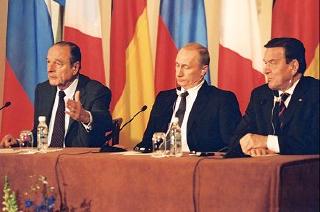 Conférence de presse conjointe du Président de la République, Président Vladimir Poutine, et du chancelier Gerhard Schröder.