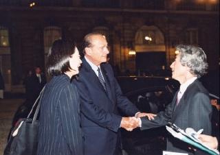 Le Président de la République raccompagne M. Junichiro Koizumi, Premier ministre du Japon à l'issue de sa visite.