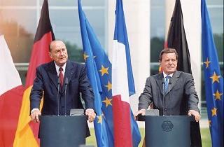 Point de presse conjoint du Président de la République et de M. Gerhard Schröder, chancelier de la République fédérale d'Allemagne.