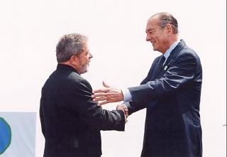 Le Président de la République accueille M. Lula da Silva, Président de la République fédérative du Brésil.