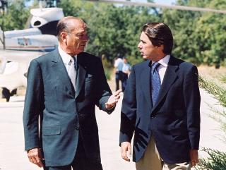11.09.2003 - déplacement en Espagne - accueil du Président de la République par M. Jose Maria Aznar, Président du gouvernement espagnol