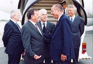 Accueil du Président de la République par le chancelier Schröder lors de son arrivée au Zwinger.