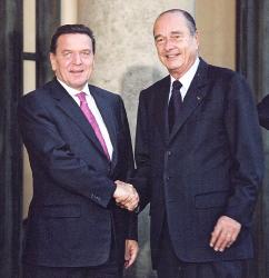 Le Président de la République accueille M. Gerhard Schröder, chancelier de la République fédérale d'Allemagne (perron)