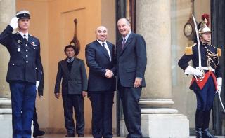Le Président de la République accueille M. Askar Akazev, Président de la République du Kirghizistan