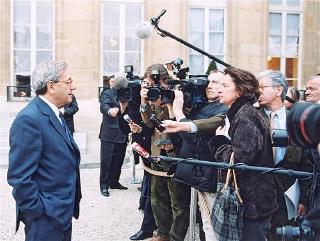 Commission de rÃ©flexion sur l'application du principe de laÃ¯citÃ© dans la RÃ©publique - point de presse informel de M. Bernard Stasi ...