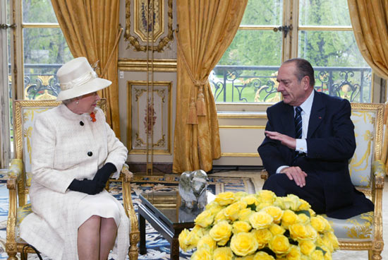 Visite d'Etat de Sa Majesté la reine Elizabeth II . Entretien au Palais de l'Elysée