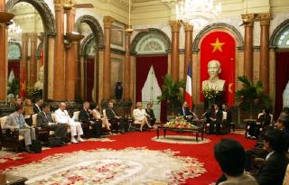 Entretien avec le Président de la République Socialiste du Vietnam, M. Tran Duc Luong