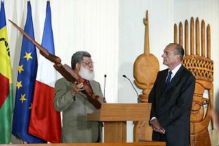 Le Président de la République et M. M. Paul Neaoutyine, Président de l'Assemblée de la Province Nord