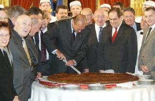 Réception donnée lors de la remise de la galette des rois par la Confédération des artisans boulangers-pâtissiers (salle des fêtes)
