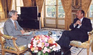 Entretien du Président de la République et de M. CLaude THELOT, président de la Commission du Débat national sur l'avenir de l'école.