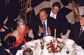 Sommet Union européenne / Asie (ASEM IV) - dîner officiel en compagnie de Sa Majesté la reine Margrethe II de Danemark (Palais Fredensborg).