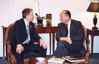 Conseil europÃ©en de Bruxelles - entretien du PrÃ©sident de la RÃ©publique et de M. Tony Blair, Premier ministre du Royaume Uni de Grande ...