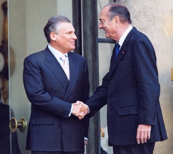 Le Président de la République accueille M. Aleksander Kwasniewski, Président de la République de Pologne.