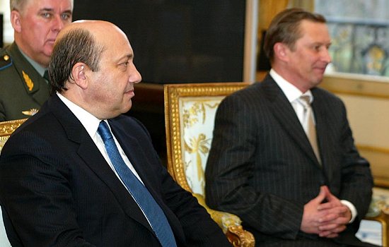 Entretien du PrÃ©sident de la RÃ©publique avec les ministres russes de la DÃ©fense, M. SergueÃ¯ Ivanov, et des Affaires Ã©trangÃ¨re ...
