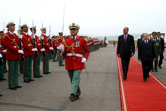 Accueil du PrÃ©sident de la RÃ©publique par M. Abdelaziz Bouteflika, PrÃ©sident de la RÃ©publique algÃ©rienne dÃ©mocratique et popu ...