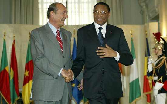 Le Président de la République salue M. Mamadou Tandja, Président de la République du Niger (centre de conférences internationales)
