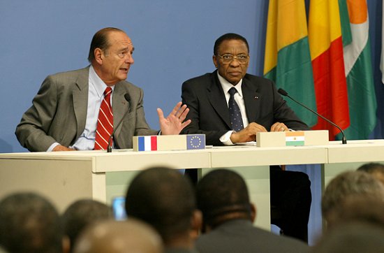 ConfÃ©rence de presse conjointe du PrÃ©sident de la RÃ©publique et de M. Mamadou Tandja, PrÃ©sident de la RÃ©publique du Niger (centr ...