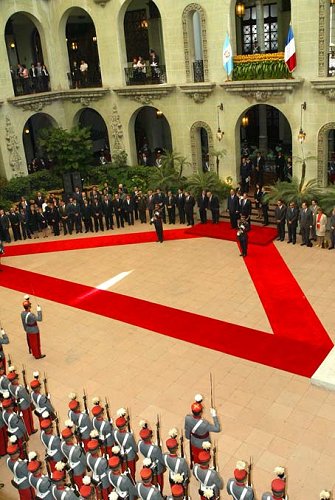 Accueil du Président de la République - honneurs militaires (Palais national)