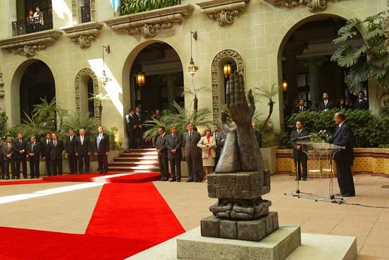 Allocution du Président de la République en réponse à l'allocution de bienvenue du Président du Guatemala (Palais national)