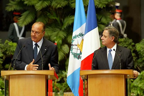 ConfÃ©rence de presse conjointe du PrÃ©sident de la RÃ©publique et de M. Oscar Berger, PrÃ©sident de la RÃ©publique du Guatemala (Pal ...