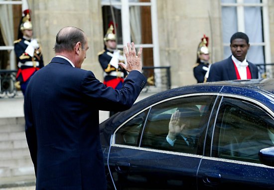 Départ de M. Silvio Berlusconi, président du Conseil de la République italienne (cour d'honneur)