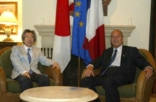 - Sommet du G8 - le Président de la République en compagnie de M. Junichiro Koizumi, Premier ministre du Japon