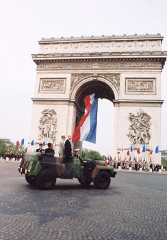 Cérémonies nationales du 8 mai à l'Arc de triomphe - arrivée du Président de la République.