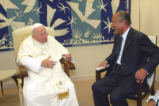 Accueil du pape Jean-Paul II - entretien du Président de la République avec le pape