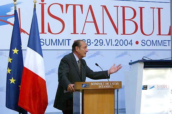 Sommet de l'OTAN à Istanbul - mot de bienvenue du Président de la République aux nouveaux membres de l'Alliance