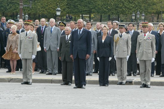 Cérémonies du 60ème anniversaire de la Liberation de Paris - cérémonie place de la Concorde - revue des troupes