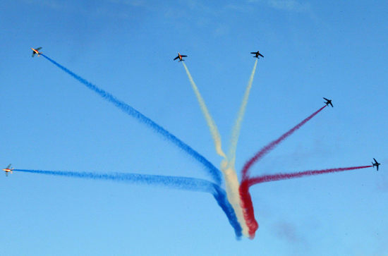Cérémonies du 60ème anniversaire du Débarquement de Provence sur le porte avions Charles-de-Gaulle - défilé aérien