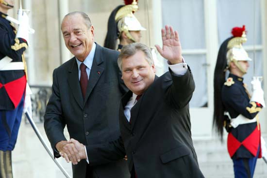 M.Jacques CHIRAC, Président de la République et M. Aleksander KWASNIEWSKI, Président de la République de Pologne