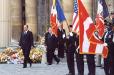 Cérémonie d' hommage aux cinq pompiers décédés à Neuilly-sur-Seine le 14 septembre 2002.