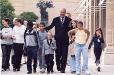 Le Président de la République en compagnie de onze enfants ayant participé à l'opération  - 2