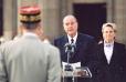 Le président de la République a assisté à la cérémonie d'adieux aux armes du général d'armée Jean-Pierre Kelche (Ecole militaire).