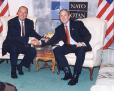 Entretien du Président de la République avec M. George W. Bush, Président des Etats-Unis d'Amérique.