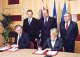 Signature des accords de défense par les ministres Français et Britannique.