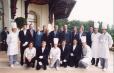 Photo de famille du G8 en compagnie des Ã©lÃ¨ves du LycÃ©e hÃ´telier de Thonon les Bains responsable des repas servis lors du Sommet du ...