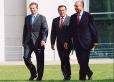 Réunion tripartite Allemagne / France / Grande Bretagne - conférence de presse conjointe - arrivée du Président de la République, de M. Gerhard Schröder, chancelier de la République fédérale d'Allemagne et de M. Tony Blair, Premier ministre britanique