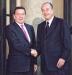 Le Président de la République accueille M. Gerhard Schröder, chancelier de la République fédérale d'Allemagne (perron) - 2