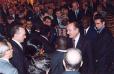 Réception donnée à l'occasion de la remise du prix de la Francophonie économique - le Président de la République circule parmi les invités (salle des Fêtes)