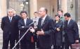 Propos du Président de la République devant la presse à l'issue de la réunion de travail sur la recherche contre le SIDA (cour d'honneur)