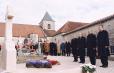 Hommage au gÃ©nÃ©ral de Gaulle - le PrÃ©sident de la RÃ©publique se recueille devant la tombe du gÃ©nÃ©ral en compagnie de l'amira ...