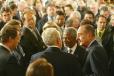 Le PrÃ©sident de la RÃ©publique et M. Kofi Annan, circulent parmi les invitÃ©s à la rÃ©ception donnÃ©e à l'occasion d ...