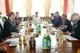 Déjeuner de travail du Président de la République et du chancelier Gerhard Schröder accompagnés de leurs collaborateurs