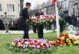 Le Président de la République dépose une gerbe en hommage aux victimes des attentats de Madrid (ambassade d'Espagne)