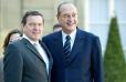 Le Président de la République raccompagne M. Gerhard Schröder à l'issue de leur rencontre (perron)