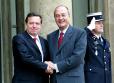 Le Président de la République accueille M. Gerhard Schröder, chancelier de la République fédérale d'Allemagne (perron) - 2